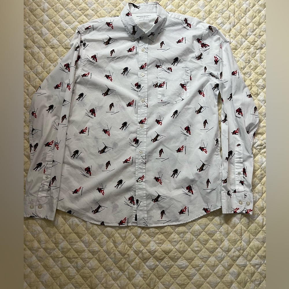 Banana Republic Luxe Poplin White Button Down Skier print size L winter fashion